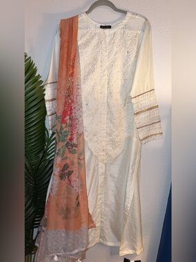Junaid jamshed Cream Long-Sleeve Embroidered Dress with Peach Floral duppata
